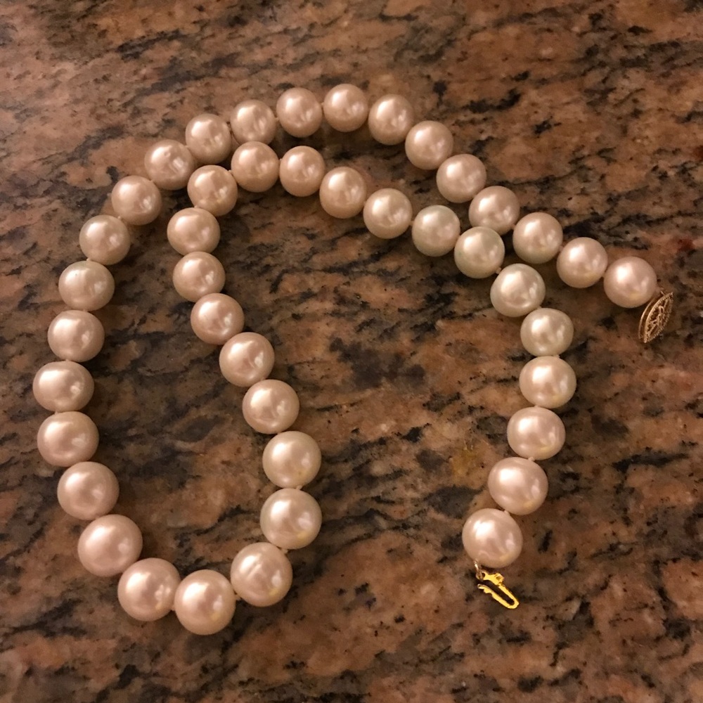 18in and 14k Akoya Pearls. Gorgeous luster.